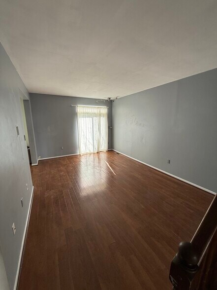 Building Photo - 12 Paynter St