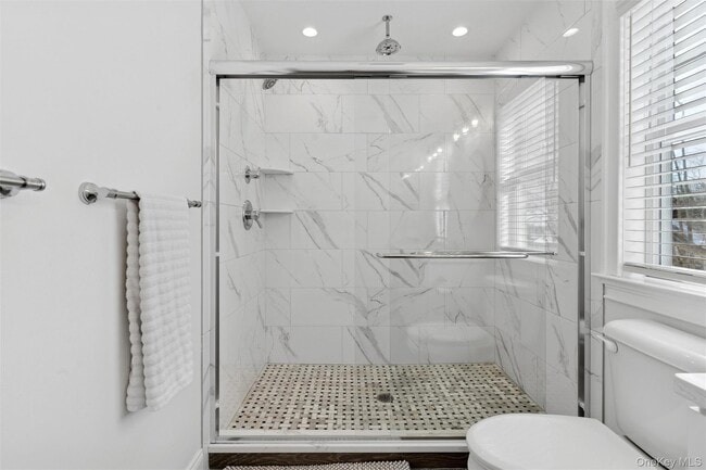 Building Photo - 1510 Maple Ln