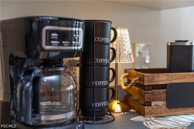 Building Photo - 1896 Crestview Way