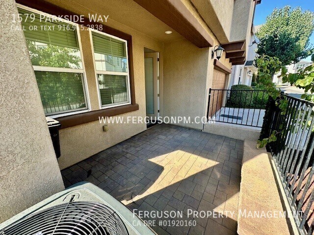 Building Photo - 1579 Parkside Way
