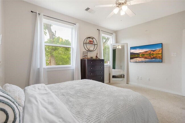 Building Photo - 4625 Mallow St