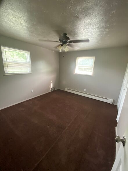 Back bedroom - 3996 S Schenley Ave