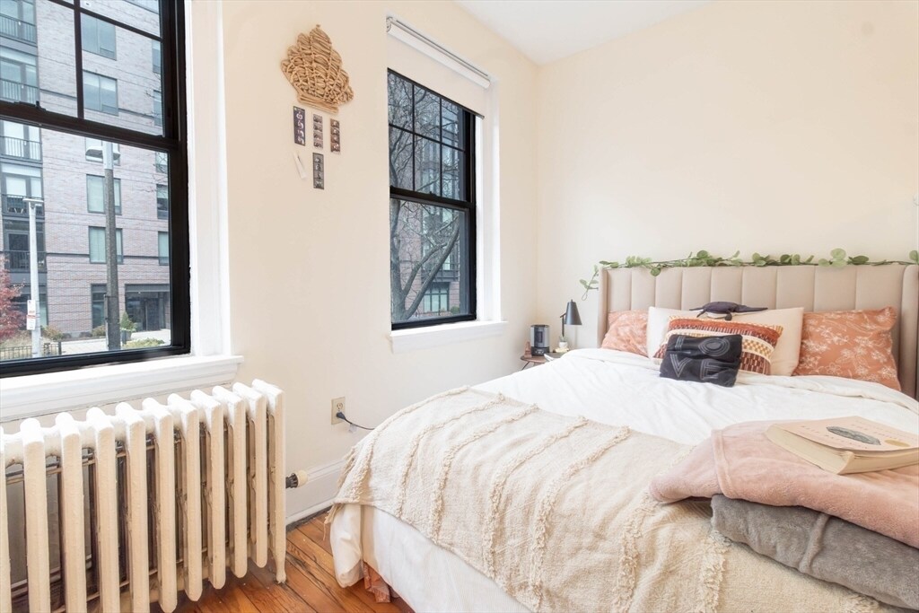 Building Photo - 70 Queensberry St