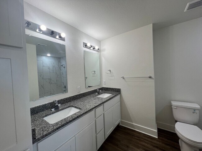 Building Photo - Move in ready!! Newly constructed Belton townhomes!