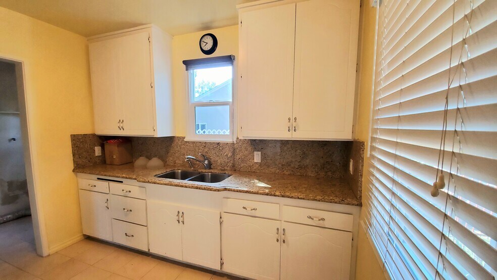 Building Photo - 7038 Yarmouth Ave