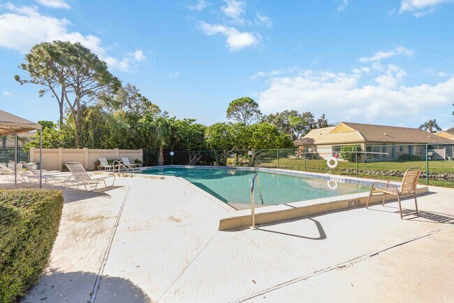 Building Photo - Beautiful Must See!! 3/2 Plus Sunroom & Garage!!  Gated Community!!