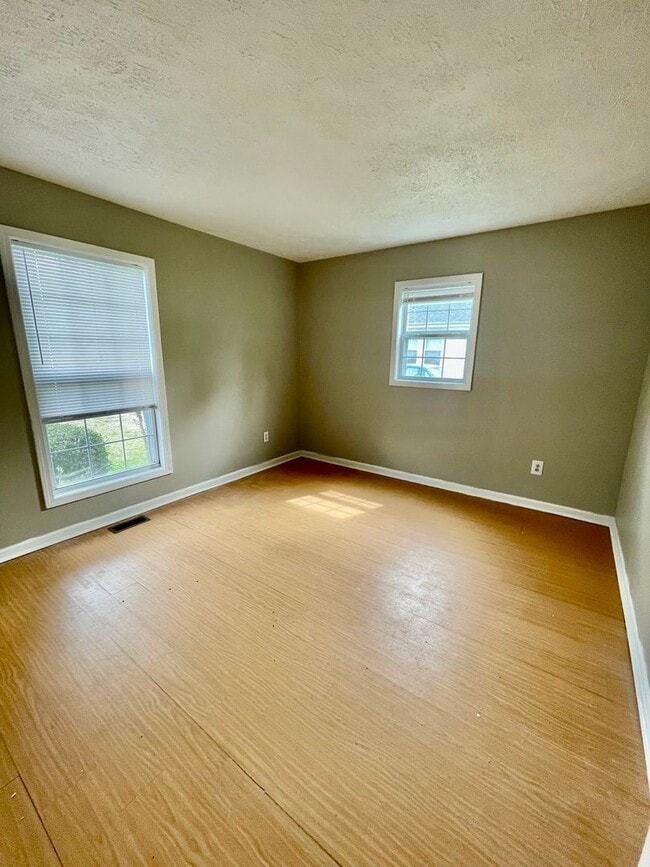 Building Photo - (Hold$5K)TomSadler935