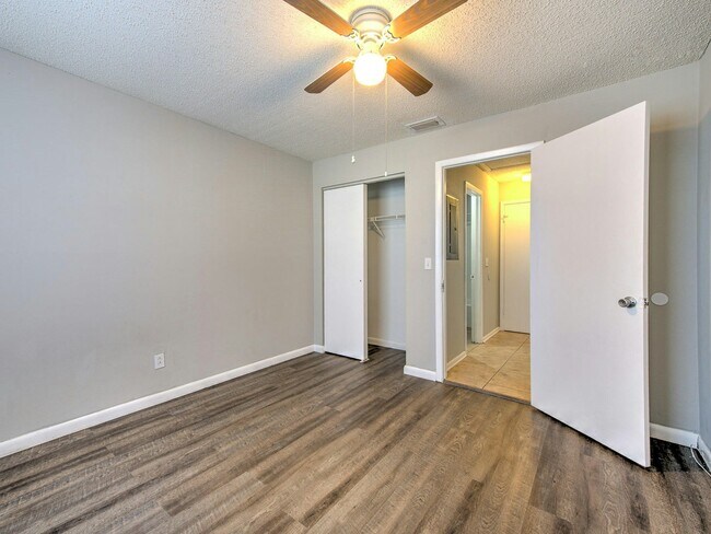 Building Photo - 213 Berry Tree Pl