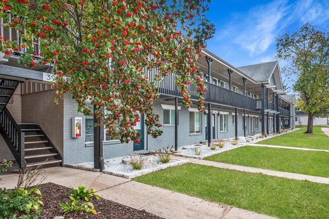 Building Photo - Autumn Ridge Apartment Homes