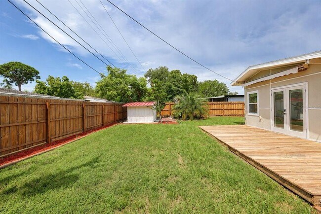 Building Photo - 520 83rd Ave N