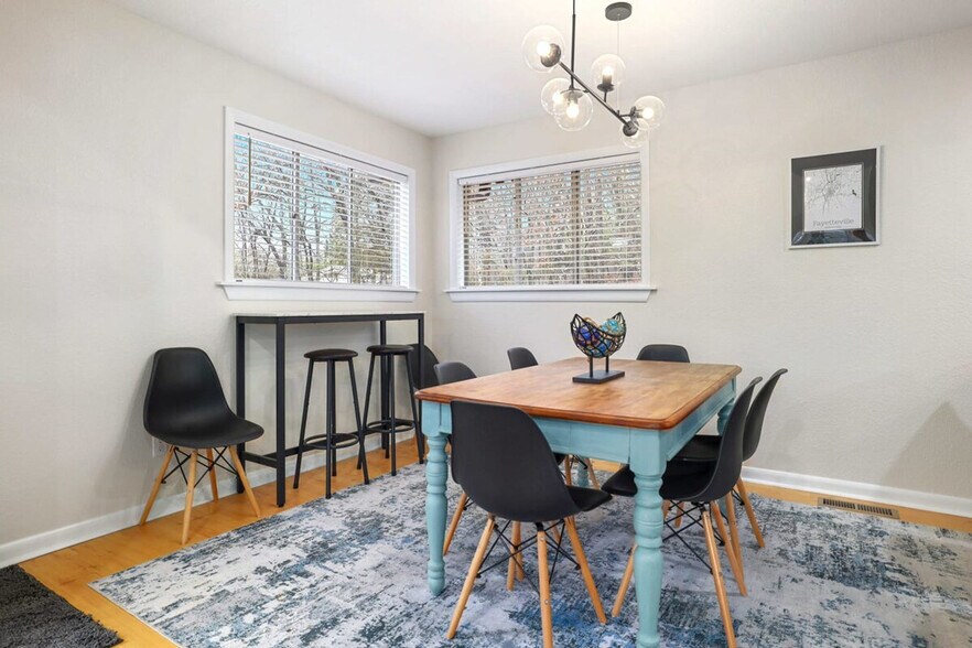 Building Photo - 1232 S Dinsmore Trail