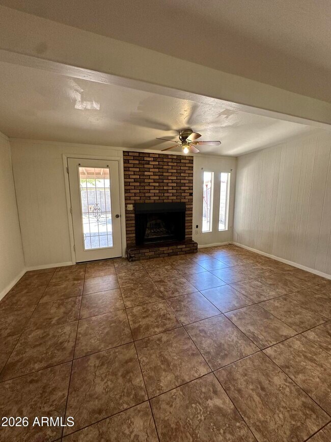 Building Photo - 5653 W Hatcher Rd