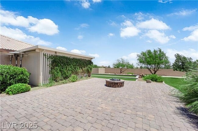 Building Photo - 1.2 Acres with Indoor & Outdoor RV Parking!!!!