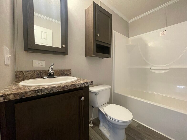 Building Photo - 15864 Marentette Dr
