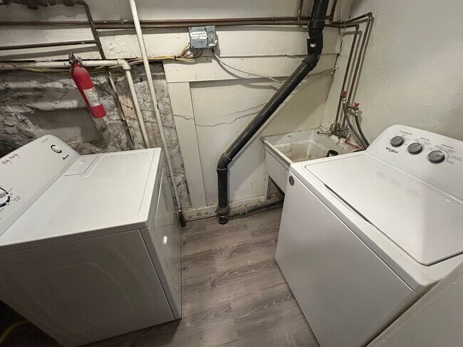 Building Photo - Super Spacious Three Bedroom on Bates Street! Deck & Patio! Washer & Dryer Included! Call Today!