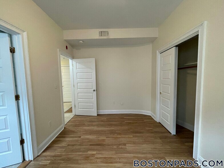 Building Photo - 53 Ashford St