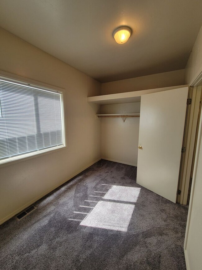 Building Photo - Sweet Two Bedroom Home Minutes from Downtown Port Orchard!