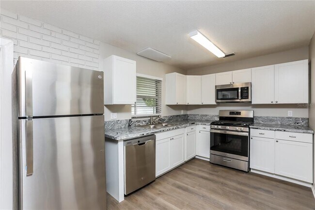 Building Photo - 6923 Yucatan Dr