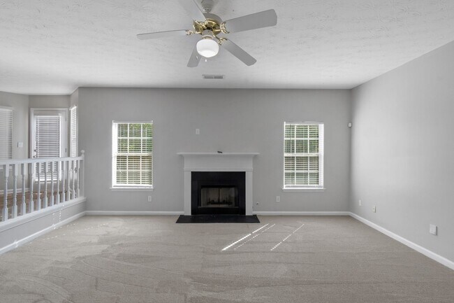 Building Photo - Impressive 3 Bed, 2.5 Bath Home