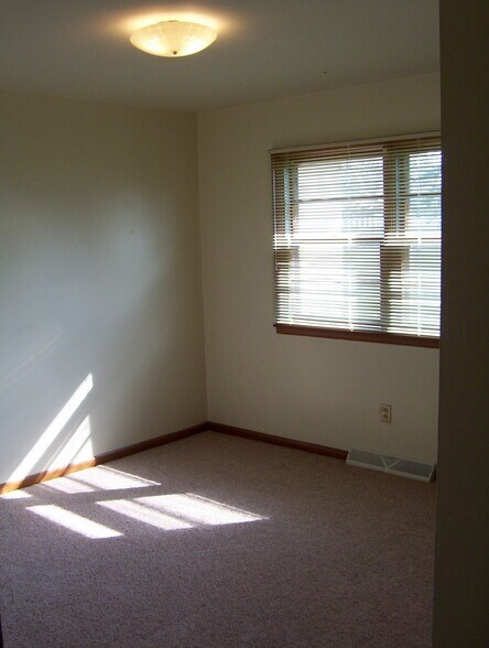 Building Photo - 2212 Melrose Ave