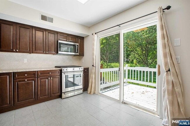 Building Photo - 6-04 Cross Meadows