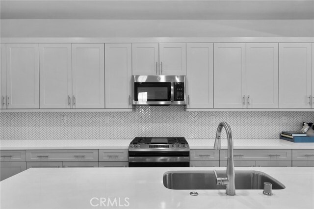 Building Photo - 2621 E Clara Ln