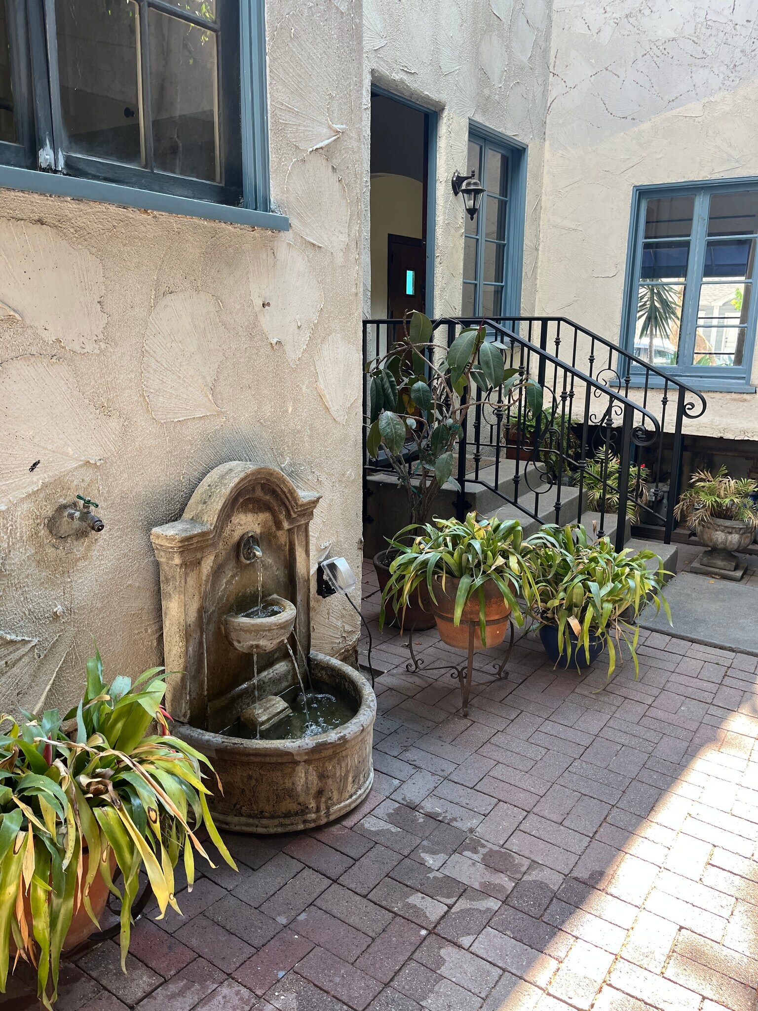 Building Photo - 1040 Prospect Ave