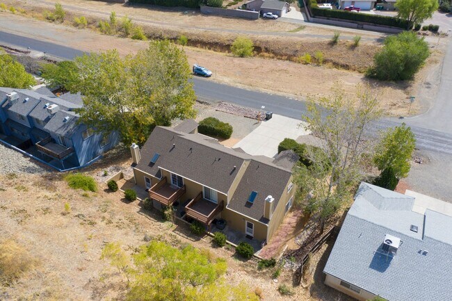 Building Photo - 9100 E Lakeshore Dr