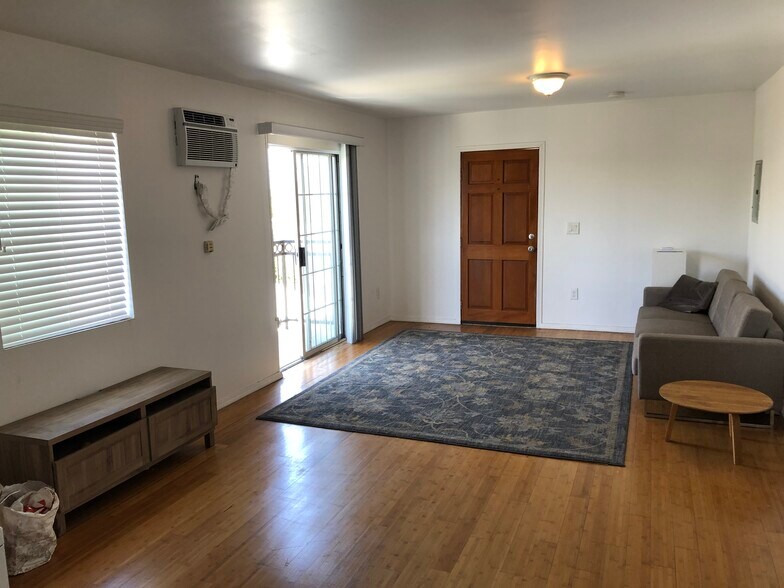 Building Photo - 5655 W Jefferson Blvd