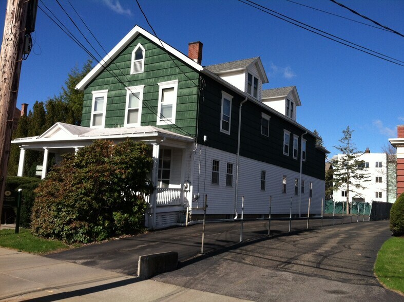 Building Photo - 41 Oak Street