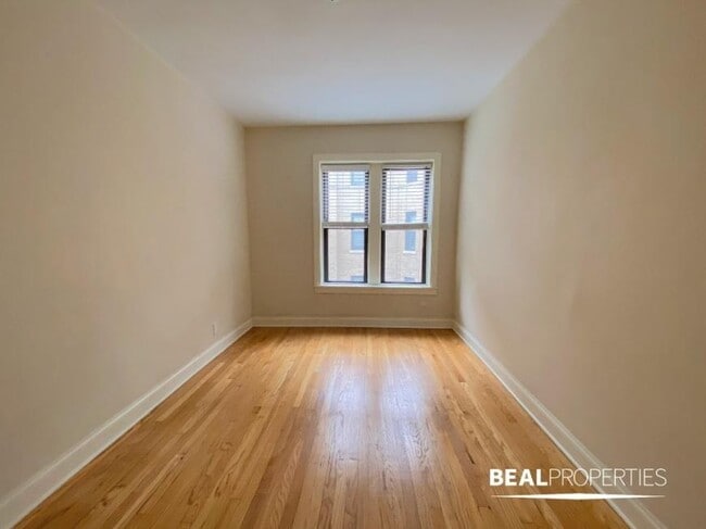 Building Photo - 1 bedroom in CHICAGO IL 60613