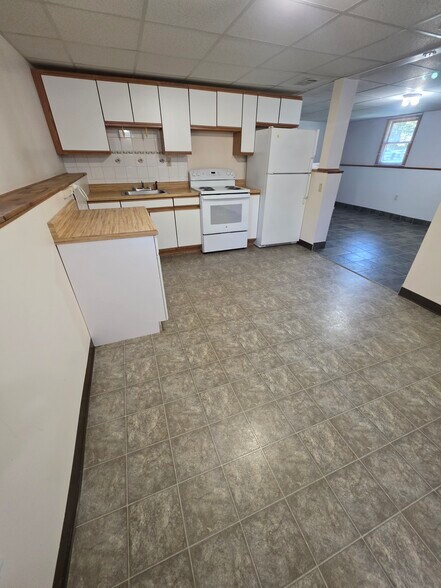 Building Photo - 190 Copley Dr