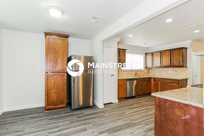 Building Photo - 3 Bedroom Pet-Friendly Home in Lewisville, TX with Main Street Renewal