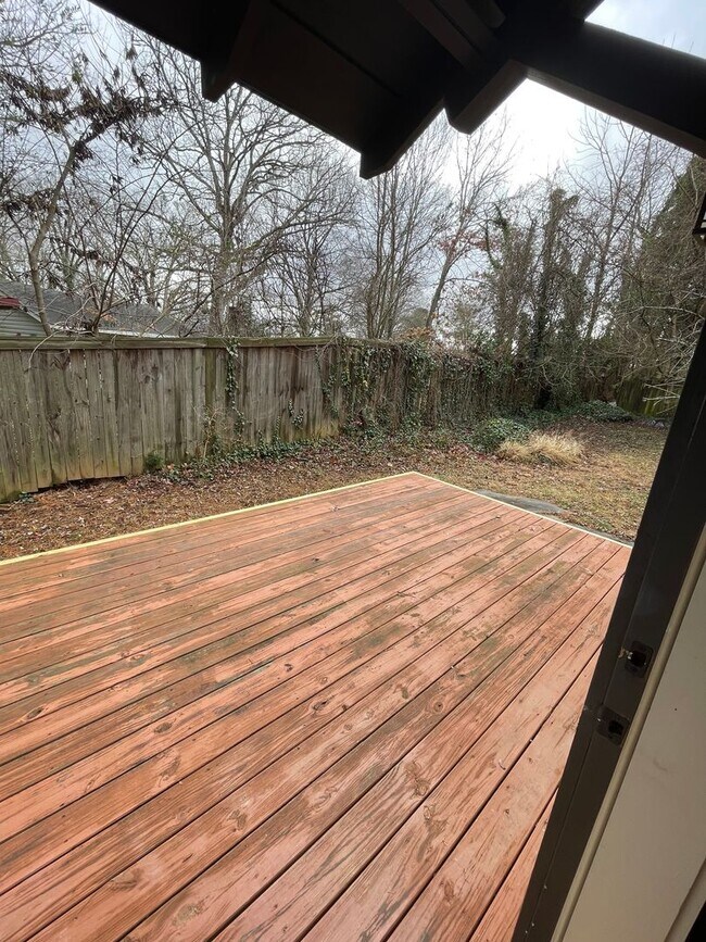 Building Photo - Super Convenient Kenilworth Location! 3 Bedrooms, 2 Bathrooms