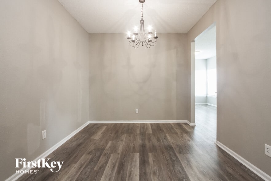 Building Photo - 8119 Corktree Dr