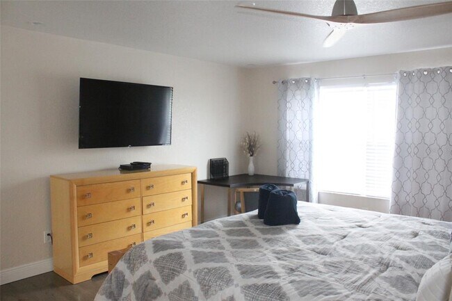 Building Photo - 332 Gleneagles Dr