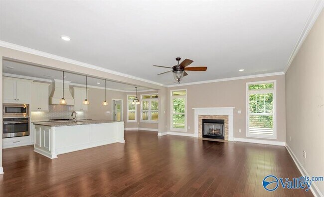 Building Photo - 138 Legacy Cove Dr SW