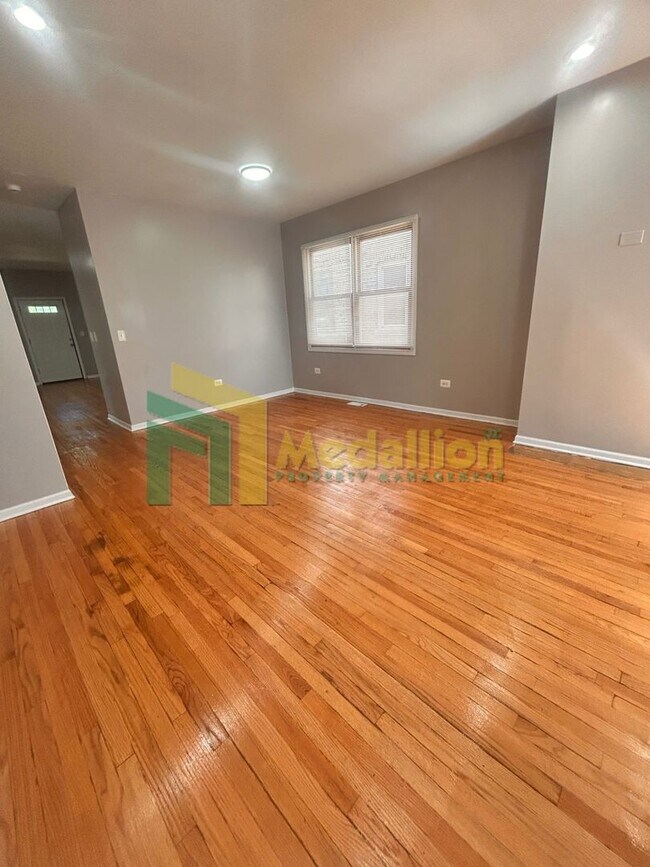 Building Photo - Spacious 4-Bedroom Home with Additional Living Space