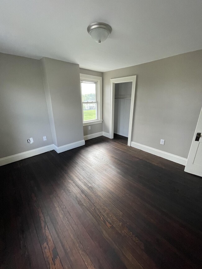 Building Photo - 527 Grove St