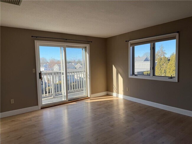 Building Photo - 724 Beverage Hill Ave