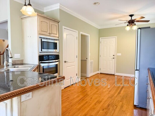 Building Photo - 745 Charleston Pl