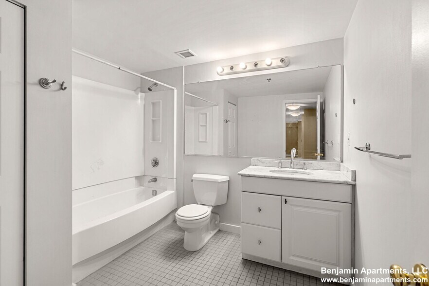 Building Photo - 15 North Beacon St