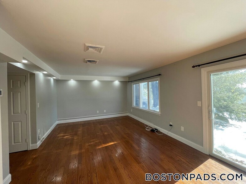 Building Photo - 20 Drummer Boy Way