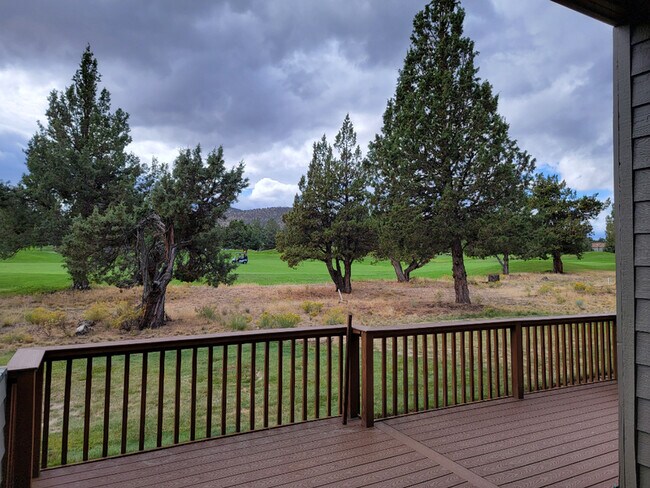 Building Photo - 1085 Golden Pheasant Dr