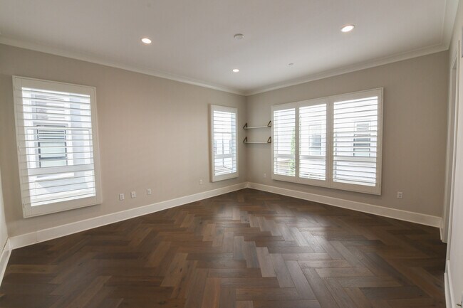 Building Photo - 12775 Bluff Creek Dr