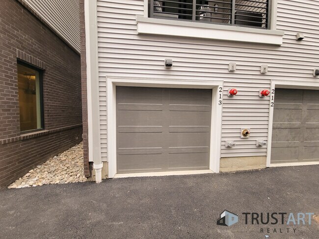 Building Photo - 3 bed/2bath condo house in Fishtown