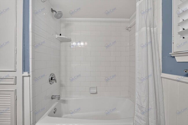 Building Photo - 3550 Ainsworth Dr
