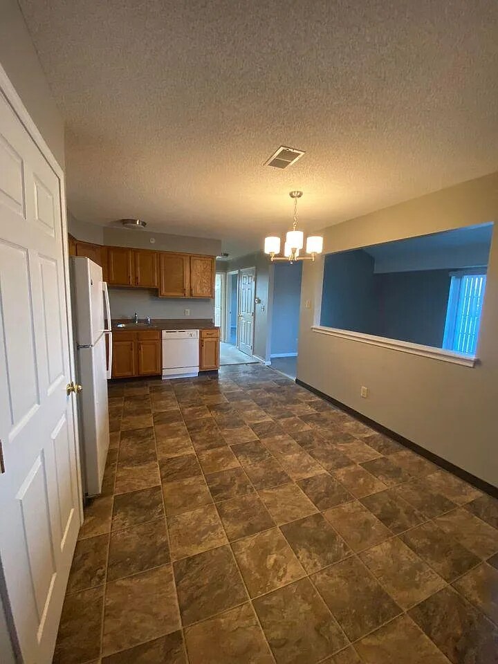 Building Photo - 8121 N Main St