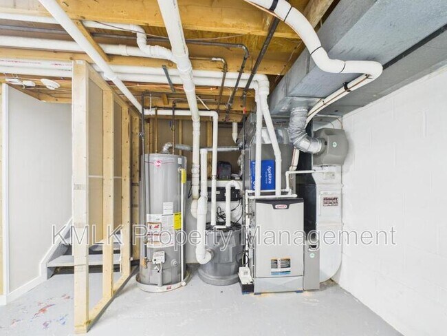 Building Photo - 874 Pleasant St