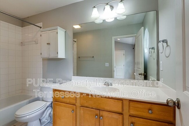 Building Photo - 553 Rosedale Ave